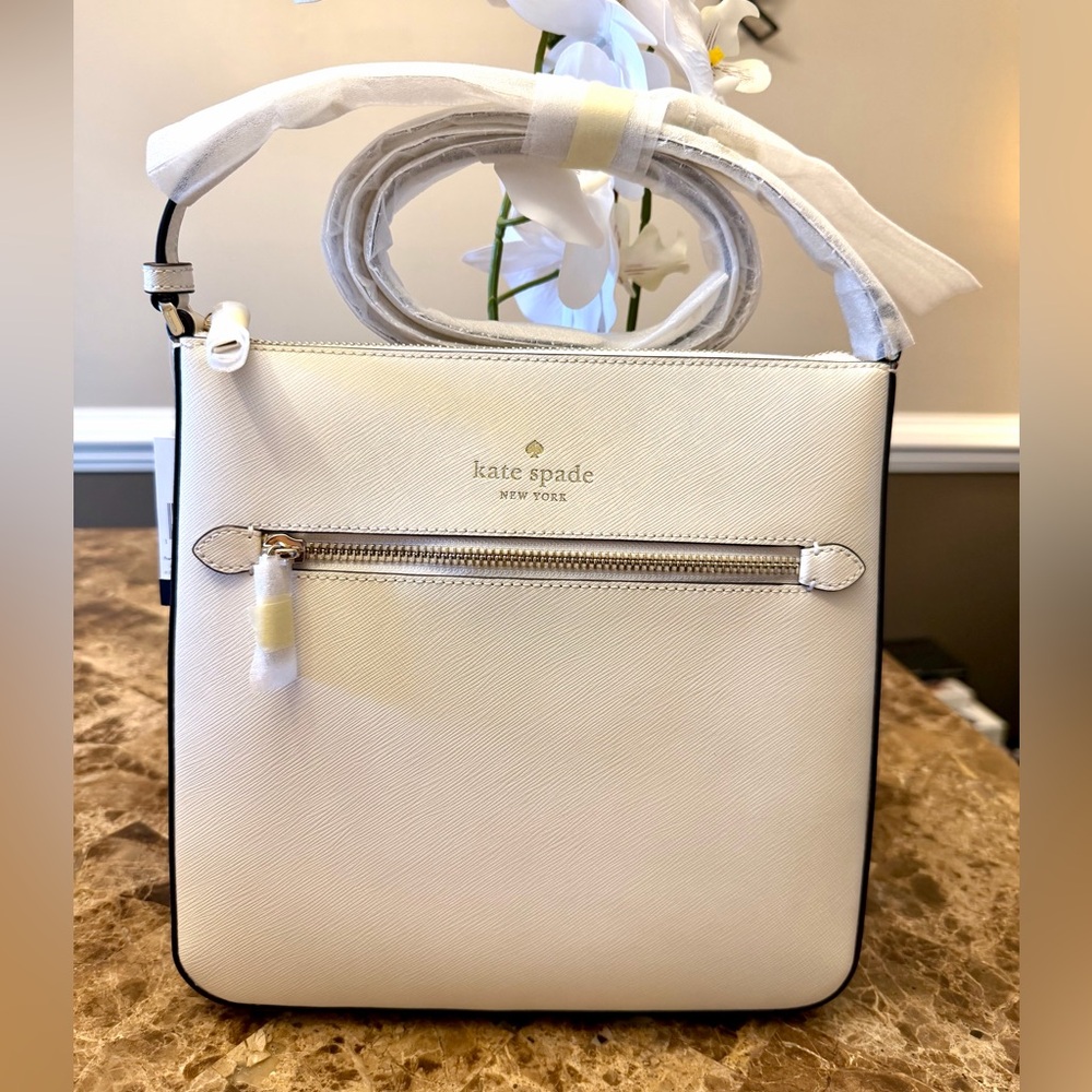 ⭐️⭐️NWT Kate Spade Sadie North South Crossbody